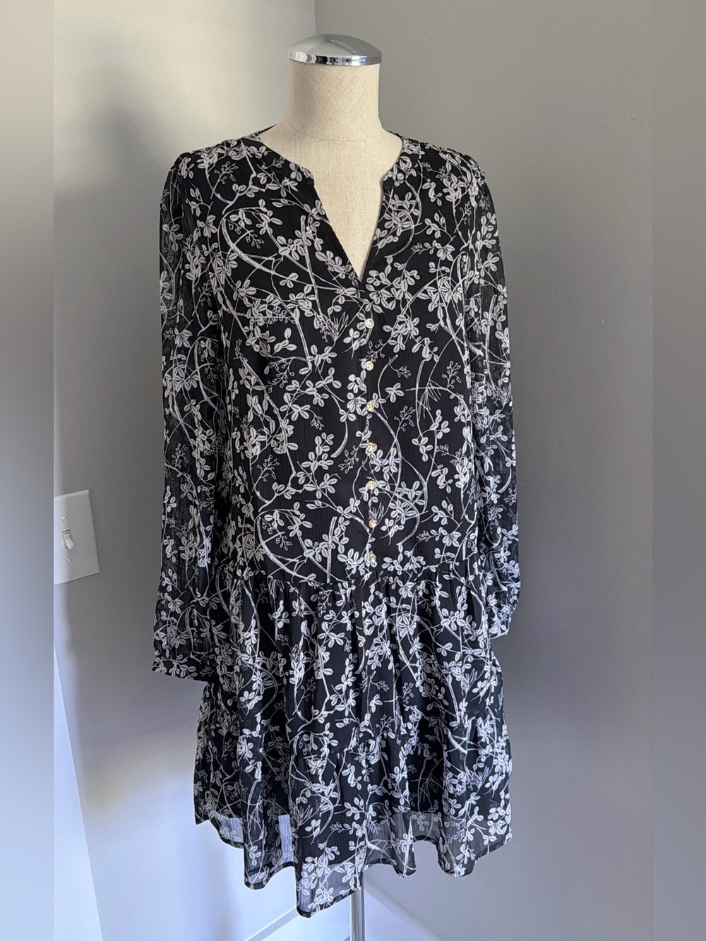 LOFT Women’s Black White Floral Chiffon Shift V-Neck Lined Ruffle Dress XS